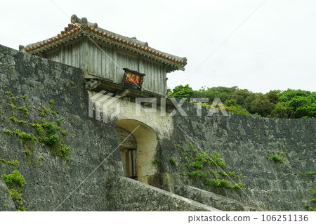 首里城久慶門（沖繩縣那霸市，2022 年 5 月） 106251136