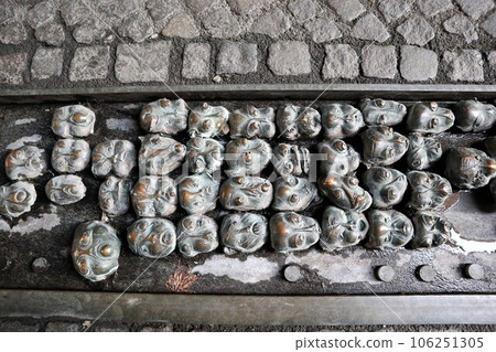 斯洛文尼亞盧布爾雅那，後巷裡的臉溝 106251305