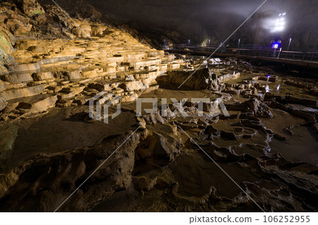 Summer Akiyoshido Hyakumaizara (Mine City, Yamaguchi Prefecture) 106252955