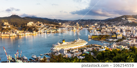 鍋冠山的晨景和遊船全景(長崎縣長崎市) 鍋冠山的晨景和遊船全景(長崎縣長崎市) 106254559