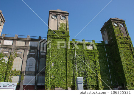 A retro building towering under the blue sky A retro building towering under the blue sky 106255521