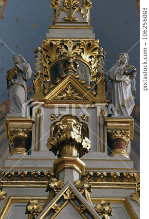 Angels, statues on the main altar in Zagreb cathedral 106256083