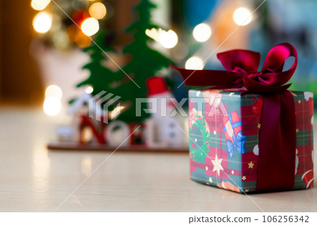 Christmas present with sparkling illumination back 106256342