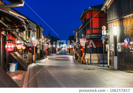 Kyoto, Hanamikoji before dawn 106257857