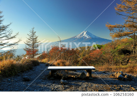 View of Mt.Fuji from Mitsutouge with autumn leaves Kawaguchiko Town, Yamanashi Prefecture View of Mt.Fuji from Mitsutouge with autumn leaves Kawaguchiko Town, Yamanashi Prefecture 106258160