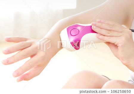 女人用激光脫毛器脫毛 女人用激光脫毛器脫毛 106258650