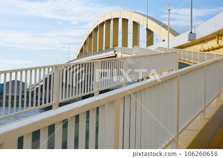 Scenery of Izumiotsu Bridge at dusk 106260658