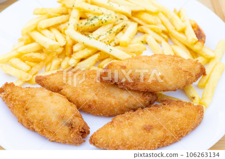 美味的白魚苗和炸薯條 106263134