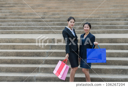Asian women shopping 106267204