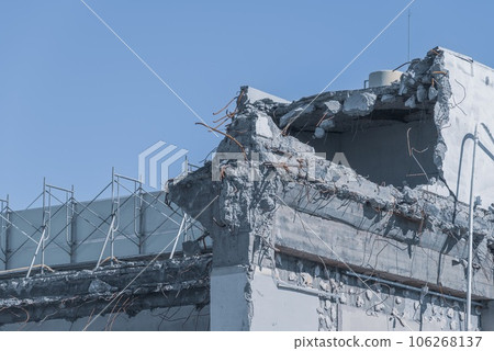 Demolition work site Demolition of the roof 106268137