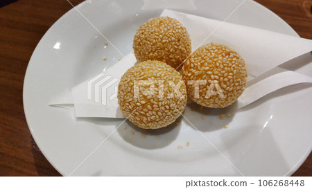 Beautifully shaped sesame dumpling 106268448