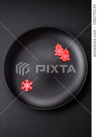 Empty ceramic black plate with christmas decoration elements Empty ceramic black plate with christmas decoration elements 106270139