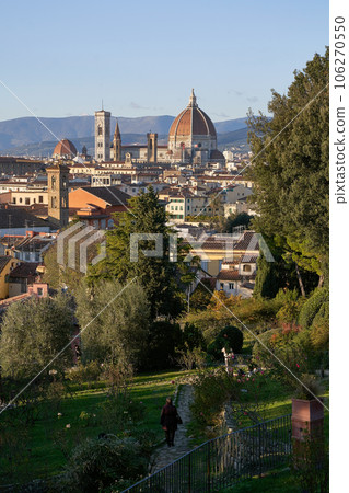 View of the old city of Florence from Giardino delle Rose on a sunny evening View of the old city of Florence from Giardino delle Rose on a sunny evening 106270550