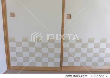 Japanese-style bowl 106272997