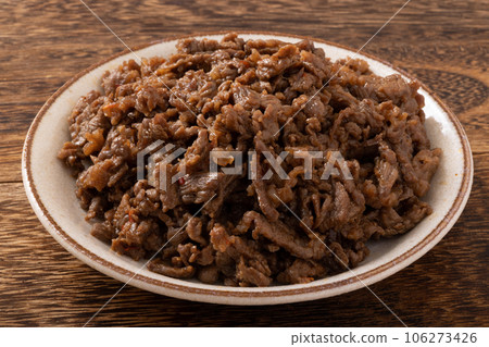 Boiled minced beef 106273426