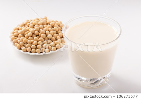 Soy milk 106273577