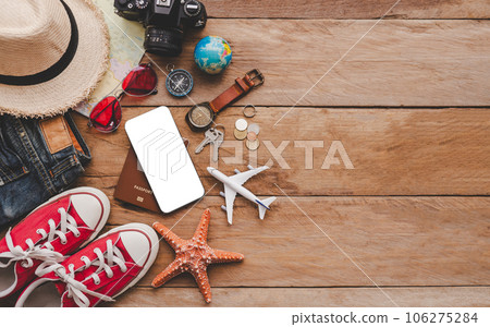 Travel accessories costumes. The cost of travel maps prepared for the trip.travel planning concept 106275284