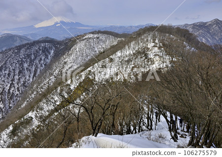 從鍋割山脊的小丸看到的富士山和鍋割山 106275579