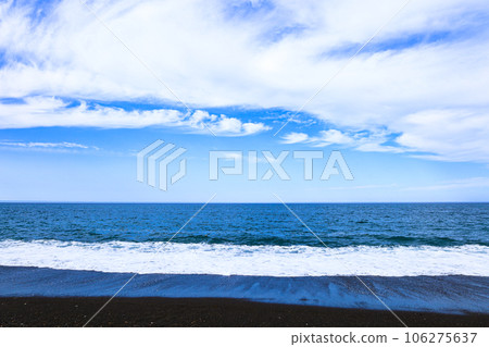 孤獨的夏末,海浪拍打著鄂霍次克海岸 孤獨的夏末,海浪拍打著鄂霍次克海岸 106275637
