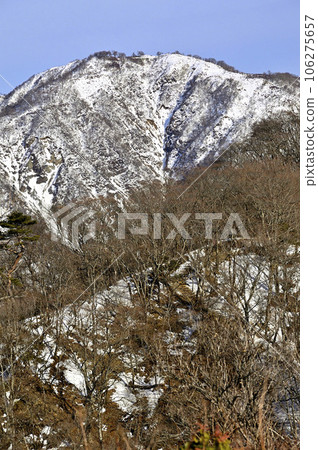 Tanzawa mountains in winter View of Fudounomine in severe winter from Mt. Tonodake Tanzawa mountains in winter View of Fudounomine in severe winter from Mt. Tonodake 106275657