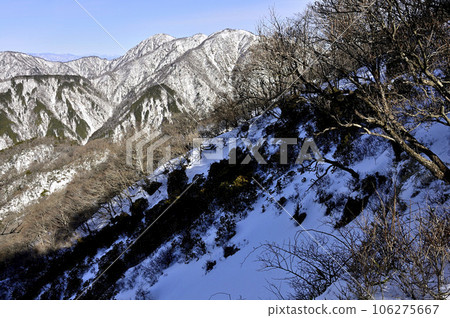 Tanzawa Mountains in winter View of Mt. Hirugatake from the snowy landscape of Mt. 106275667