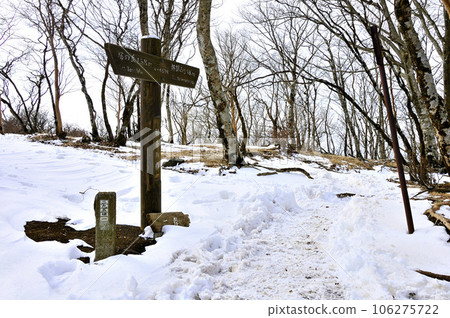 冬季 Nabewari 山脊上的 Futamata 交匯處的 Tanzawa 山 106275722