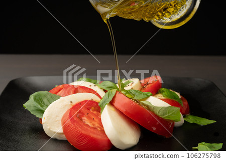Caprese with olive oil 106275798