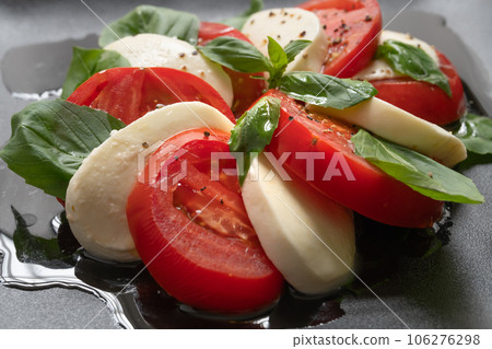 Caprese natural light 106276298