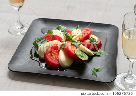 caprese natural light wine 106276726
