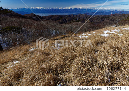 從大保薩山脈和湯之澤嶺眺望南阿爾卑斯山和甲府盆地的街景 從大保薩山脈和湯之澤嶺眺望南阿爾卑斯山和甲府盆地的街景 106277144
