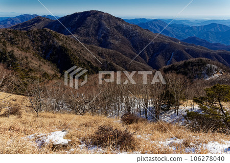 冬天從大寶薩連峰白谷丸看到的雁原折山和中央線沿線的山脈 106278040
