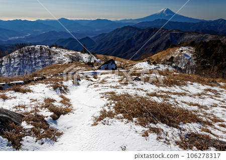 冬天從大菩薩山脈白谷丸看到的富士山 106278317