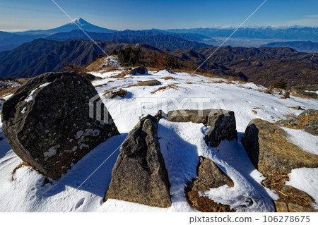 冬天從大保薩山脈白谷丸看到的富士山 106278675