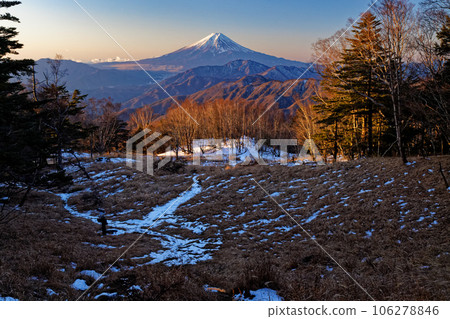 從雁原折山眺望清晨的富士山 從雁原折山眺望清晨的富士山 106278846