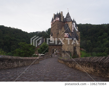 Schloss Eltz 德國 2023 年夏季明天早上 106278964