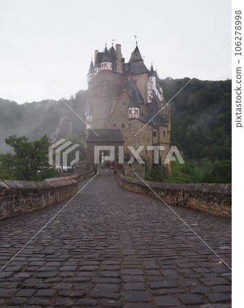 Schloss Eltz 德國 2023 年夏季明天早上 106278998