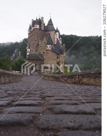 Schloss Eltz 德國 2023 年夏季明天早上 106279027