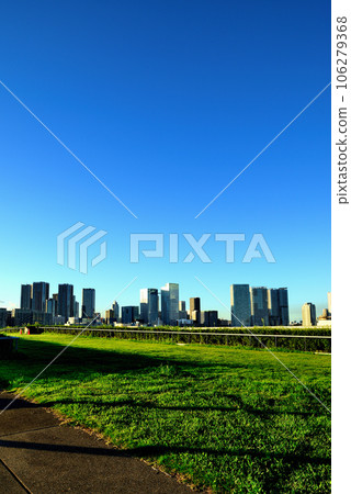 Scenery seen from the roof greening plaza of Toyosu Market 106279368