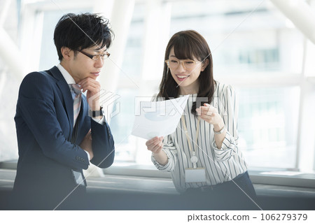 Business person having a meeting business scene Business person having a meeting business scene 106279379