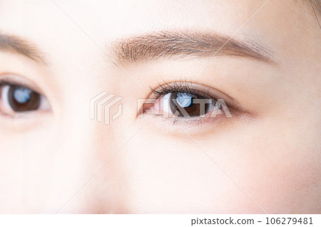 年輕女性的眼睛 106279481