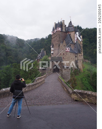 Photographer shooting Eltz Castle Summer 2023 Tomorrow morning 106280845