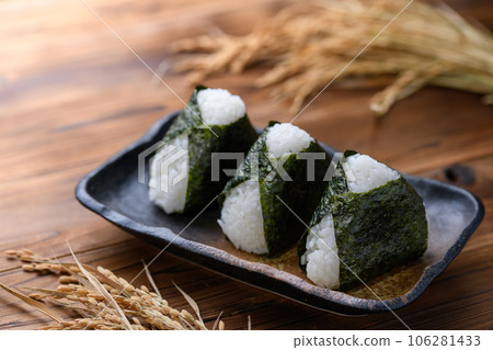 手工製作的紫菜飯糰 Musubi(飯糰) 手工製作的紫菜飯糰 Musubi(飯糰) 106281433