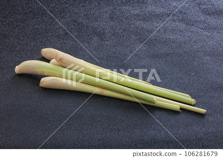 Raw lemongrass stem aroma for cooking Raw lemongrass stem aroma for cooking 106281679