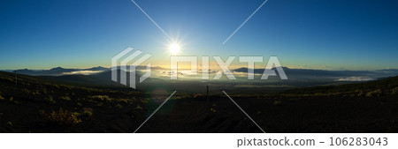 從富士山御殿場口次郎坊附近看到的早晨雲海（全景） 106283043