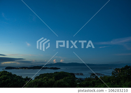 日本岡山縣備前市日瀨之香島美麗的黎明星空 106283210