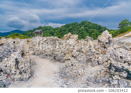 （青森縣）夏季的恐山菩提寺荒涼的散步道 106283412