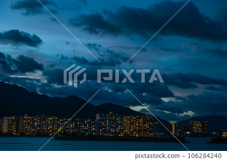 Lake Biwa scenery at dusk 106284240