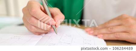 Business woman plans her business and takes notes in organizer at her desk in office. 106284489