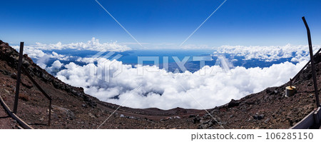 騎馬眺望駿河灣的富士山 騎馬眺望駿河灣的富士山 106285150