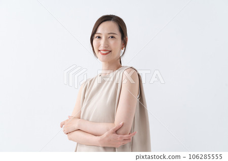 Female portrait 106285555